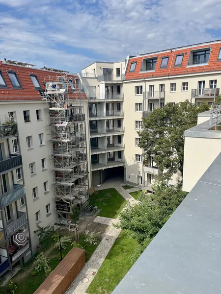 Erstbezug: 2-Zimmer-Neubau-Penthouse mit 21 m² Sonnenterrasse, Einbauküche & Aufzug — photo 1